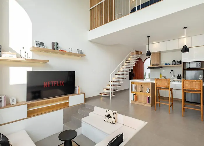 Brand New 1 Bd Private With Pool & Cinema *